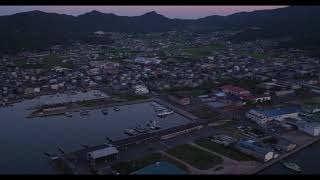 20200814 is1v2x5 ajip4 0　PIXTA映像確認用として　香川県高松市庵治町　薄暮の庵治漁港　世界の中心で愛を叫ぶ　ロケ地にて　ドローン空撮