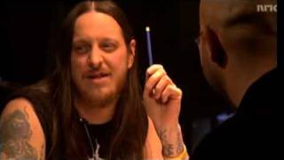 Fenriz sings on Talk show.