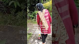 momensedih ketika nenek menuntun cucu tampa ibu jalan‼️⁉️#momensedih#sedih#cucu tampa ibu#video