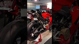 New 2025 Ducati Panigale V4S #ducatipanigalev4s #ducati #motorcycle #bikelife #bikers #shorts