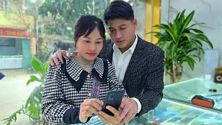 Kind CEO bought a phone for Khánh Ly study – the understanding homeless girl who had left.