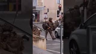 Exercícios militares em Cahors, França.