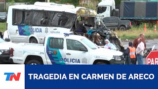 TRAGEDIA EN CARMEN DE ARECO | Cuatro policías murieron en un choque entre camión y un colectivo