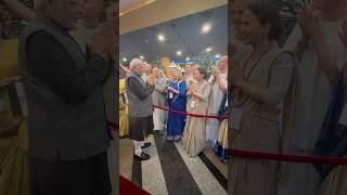 Russian nationals sing Krishna Bhajan to Welcome PM Modi In Kazan | #shorts