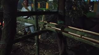 Cara membelah bambu yg benar