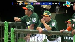 20131012 CPBL 獅VS犀牛 2上 滿球數對決 林晨樺展現投手耐性 以高水準的低角度滑球三振陳鏞基