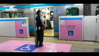 美人駅員　The beautiful station staff