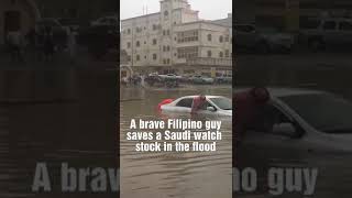 A brave Filipino guys saves a Saudi which stock in the flood!