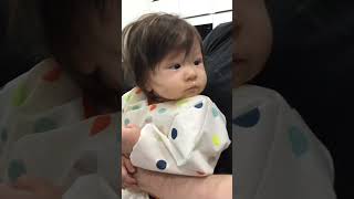 Baby smells like apple pie after eating apple purée