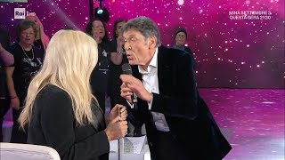 Gianni Morandi canta il nuovo singolo \