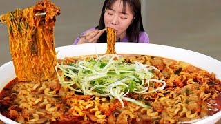 새벽에 배고파서 파삼겹 진짬뽕 라면 8봉지 먹었습니다 🍜ㅣ라면 김치 먹방 Eat 8 Spicy Ramen MUKBANG