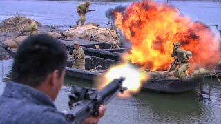 日軍軍艦來襲，哪料3個村民繞後爬上敵艦，扛起日本重機槍打爆敵艦！