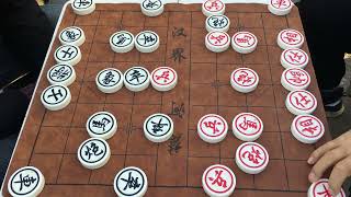 今天龙大师遇到对手了，对面的棋招真是太厉害了，佩服啊 #公园象棋#象棋