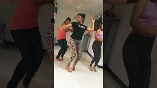 වයසට යන්නේ නැති එයා | නිරෝශා තලගල #shorts #actress #dance #tiktoksrilanka