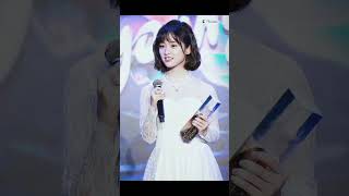 When Yue winning Baidu Intertainment Character Award 2018 she can't control her Emotion🥺😍#shenyue