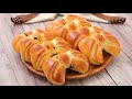 Fiocchi brioche ripieni di crema e gocce al cioccolato: soffici e super golosi!