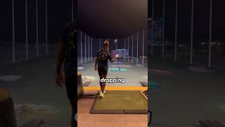 INCREDIBLE One Hand Swing!🏌️😱