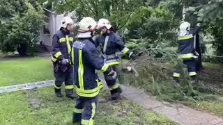 Így vonultak a viharban a kőszegi tűzoltók 👨‍🚒