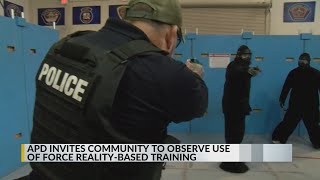 Albuquerque police demonstrate use of force training to the community