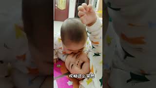 #人类幼崽的迷惑行为 人家柒柒是个礼尚往来的人呢 #双胞胎