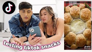 TESTING TIKTOK VIRAL SNACKS + decorating the christmas tree!! Vlogmas Day 5