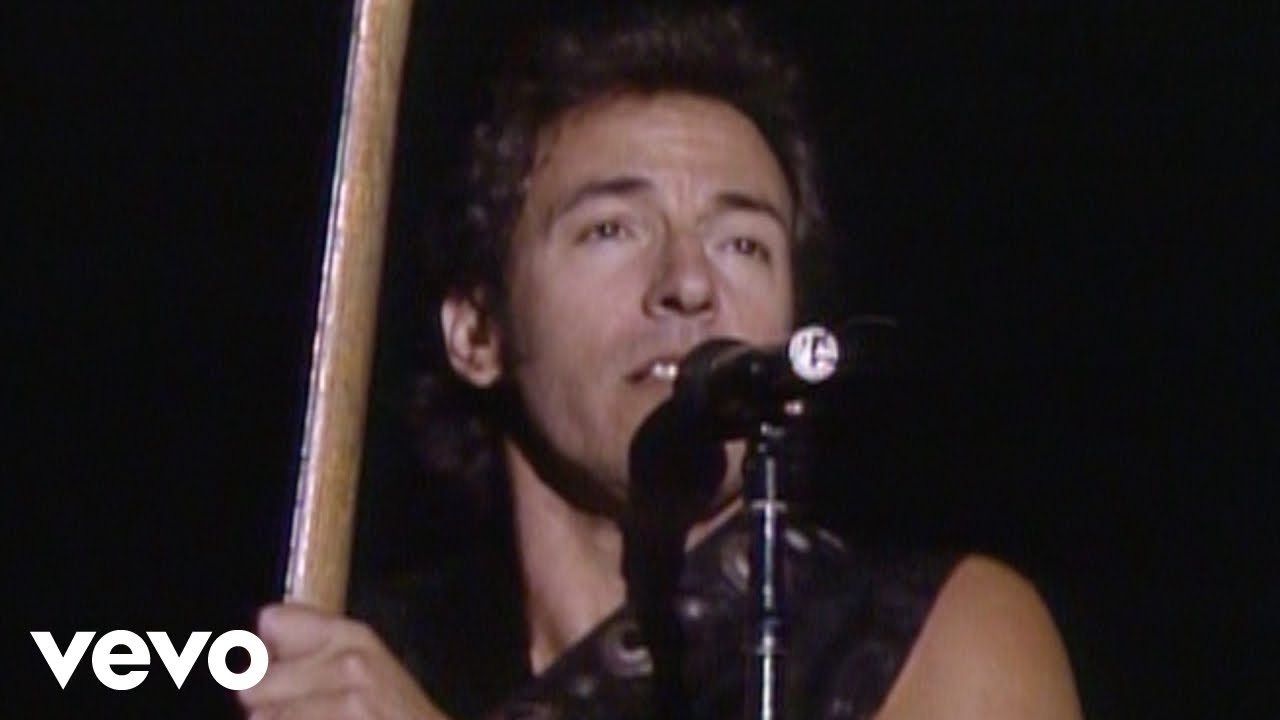 Bruce Springsteen - Born In The U.S.A. (Live) - YouTube