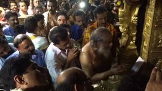 Yesudas singing harivarasanam live at Sabarimala