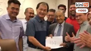 8:40pm - Baru Bian signs SD backing Mahathir, Fahmi claims Harapan has 114