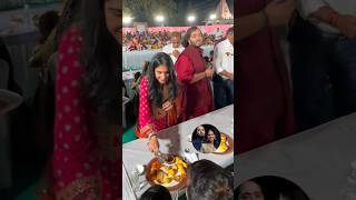 Mukesh Ambani son Anant Ambani & unkawife Radhika Merchant khud khaana parosa Honey Singh Songs