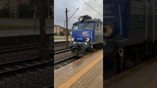 EP07 1023 wjeżdża na stację Rumia z IC Gryf #pociąg #pkp #icc #ep07 #1023