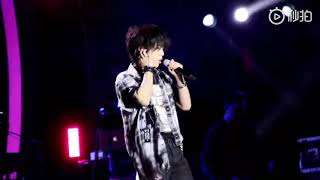 华晨宇~《我管你》上海滴水湖音乐节0525-02