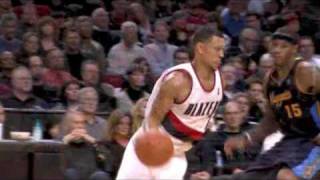 Brandon Roy Shakes off Carmelo Anthony with a Nice CrossOver (10.29.09)