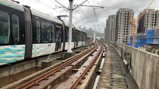 淡海輕軌列車進站｜一月台｜往 淡水漁人碼頭站｜Danhai LRT arrives｜ at the platform one| to Tamsui Fisherman's Wharf