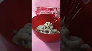 How to quickly thaw frozen shrimp/如何快速解冻冷冻虾/如何快速解凍冷凍蝦