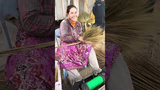 របៀបធ្វើអំបោសពីផ្កាស្មៅ, How to make broom from tiger grass