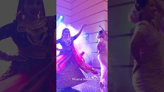 කොහොමද අක්කගෙයි නංගිගෙයි Dance එක… #suprisedance #danceperformance #weddings #moanaweddingfilms