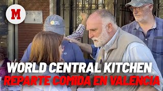 El chef José Andrés reparte raciones de comida en varias poblaciones afectadas por la DANA