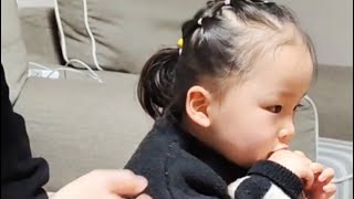 事实证明这孩子有胆量，但是不多…＃人类幼崽到底有多可爱＃专治不开心