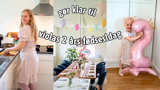 forberedelser til violas 2 års fødselsdag - indkøb, pynter op, laver brunch (VLOG)