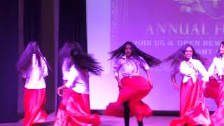 Rangilo Maro Dholna - Arbaaz Khan, Malaika Arora - Music Video - group dance