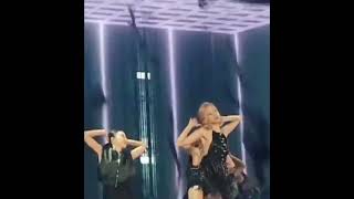 BLACKPINK世巡演唱会肉肉的SOLO太绝了！朴彩英你要迷死谁TT  #rosé