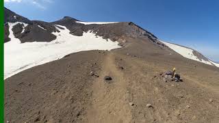 十勝岳→上ホロカメットク山→十勝岳の1日コース　十勝岳を2度楽しむ贅沢な山行にて、まずは1回目の十勝岳登頂　2023年6 No.3｜北海道旭川｜匠ソフトVLOG