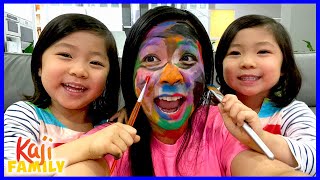 Kids Do Mommy's Make-Up Challenge with Emma and Kate!