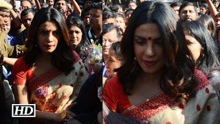 Desi Girl Priyanka Chopra dons red visits Kamakhya temple