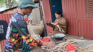 ប្អូនស្រីនីកំពុងតែរៀបចំឆាក្រអៅឈូកពងទាហូបជាមួយប្ដីនិងកូនប្រុសស្រី