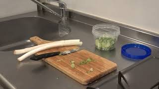 【ASMR】野菜（ネギ）を切る音🔪🥒The sound of cutting green onions with a kitchen knife.