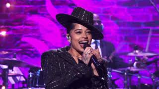 2020 Soul Train Awards - Ella Mai Performs "Not Another Love Song" [Full Performance]