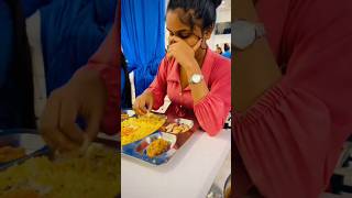 ගාමන්ට් එකේ නංගිලා කන්න ආසම කහ බත් 😎❤️😋🙈 #foodvideos #streetfood #shortvideo #viralfood