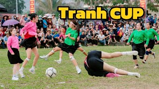 ĐỘC LẠ VIỆT NAM GÁI BẢN MẶC VÁY ĐÁ BÓNG TRANH CUP Ở MƯỜNG LAI LÀO CAI