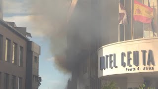 Incendio en el hotel Puerta de África: bomberos y Policía intervienen